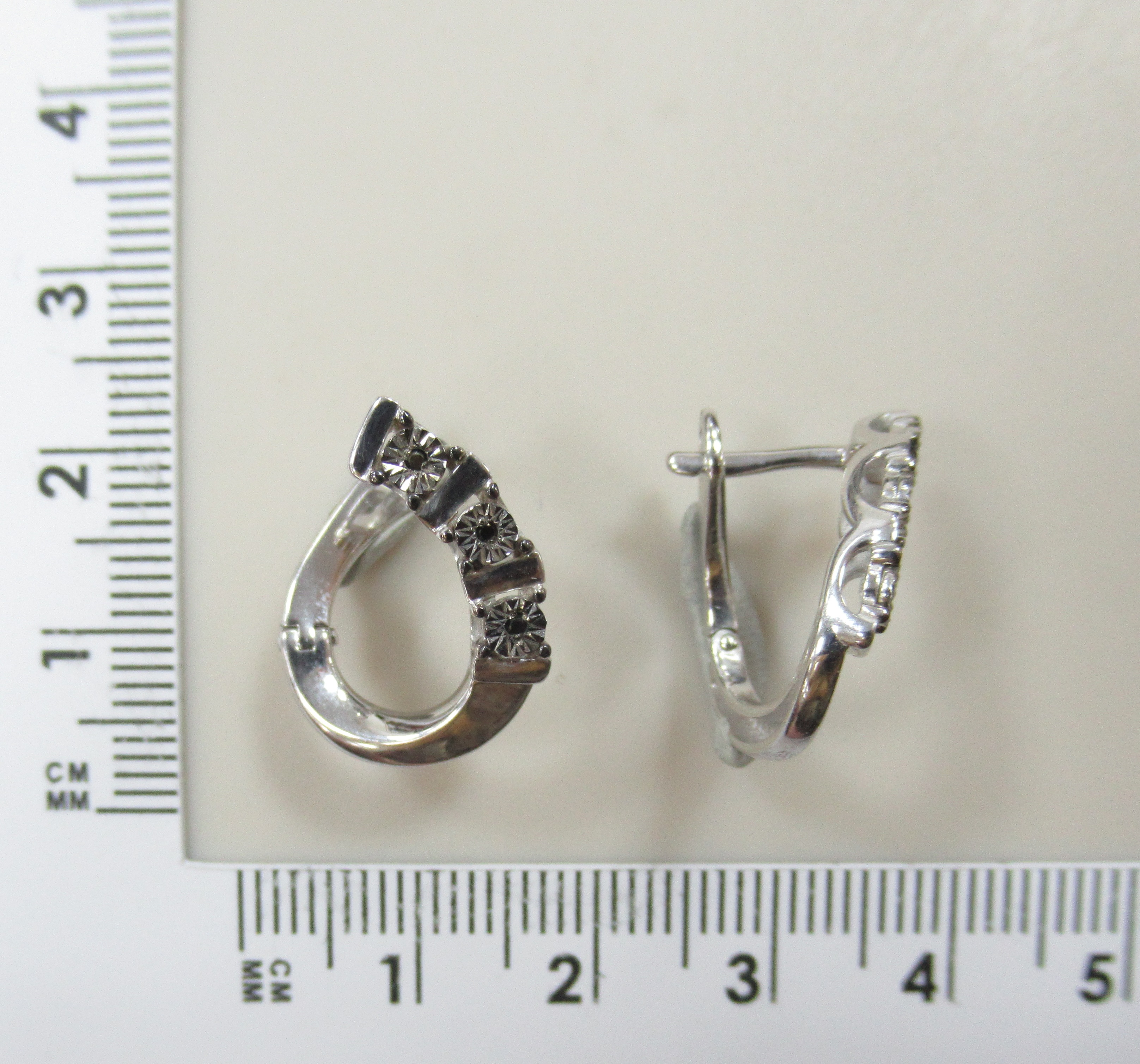 Серебряные серьги с черными бриллиантами